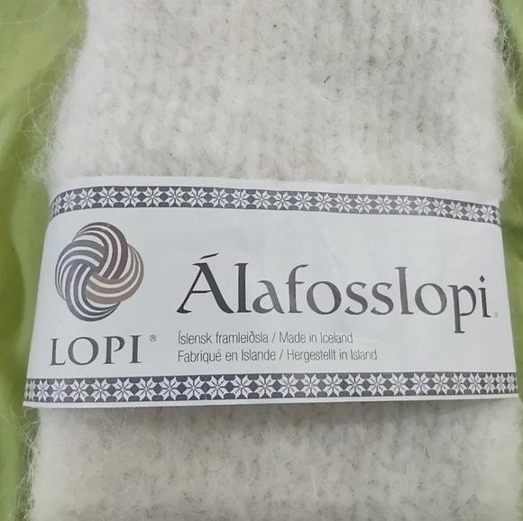 Woolen Mittens - Picture 2 of 5